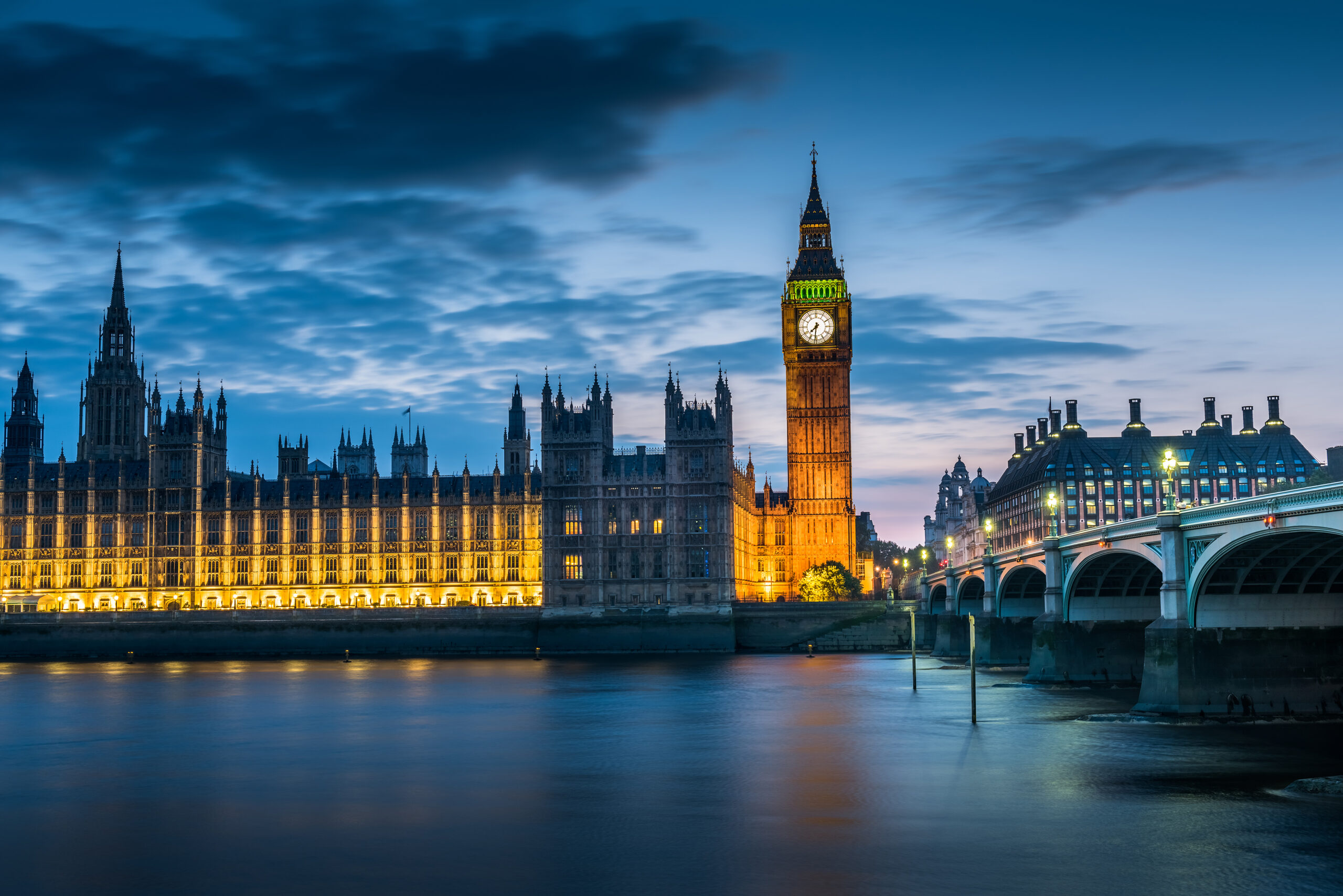 westminster-abbey-and-big-ben-in-the-london-skylin-2023-11-27-05-26-28-utc